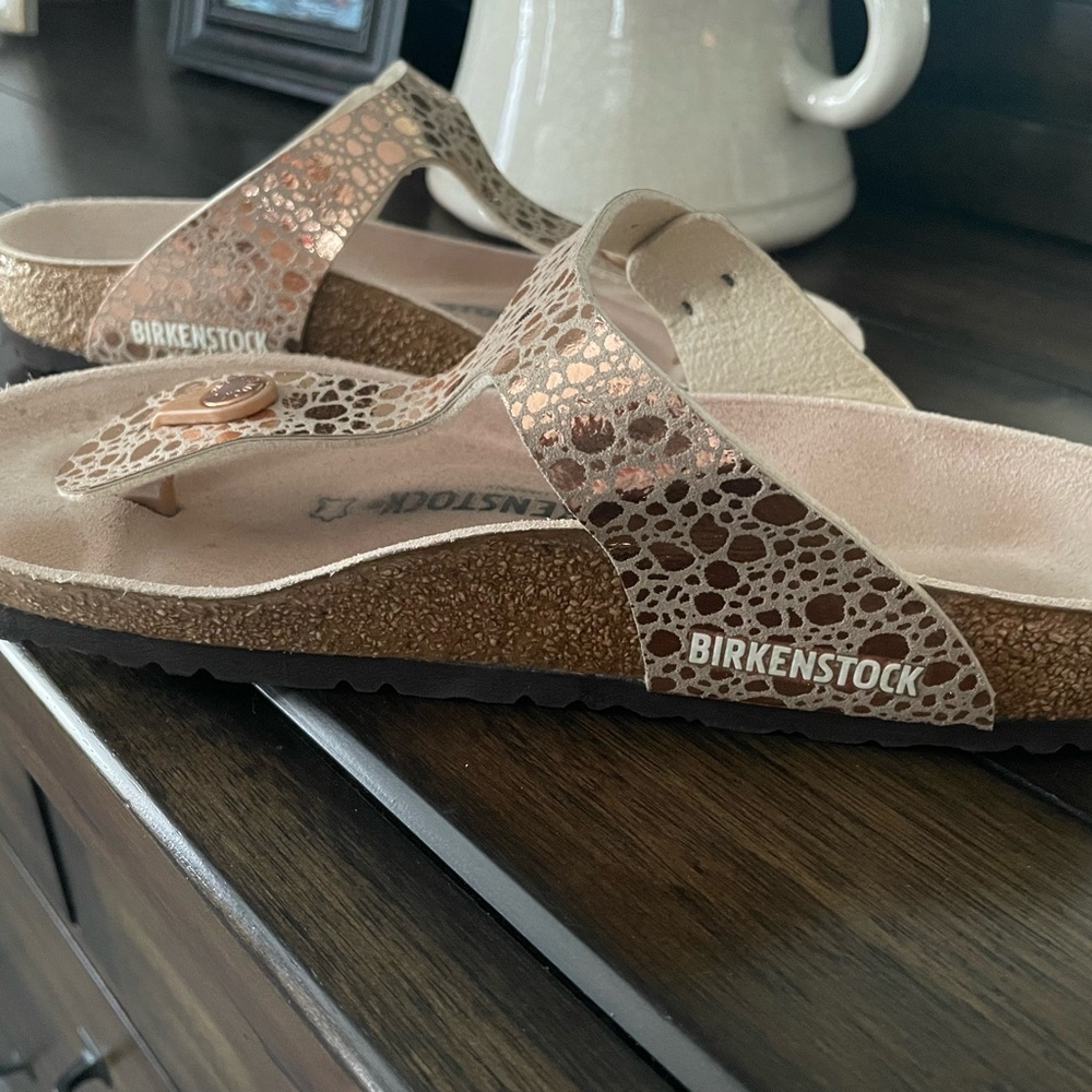 Rose Metallic Birkenstock sandals. In EUC. Worn 3 times.